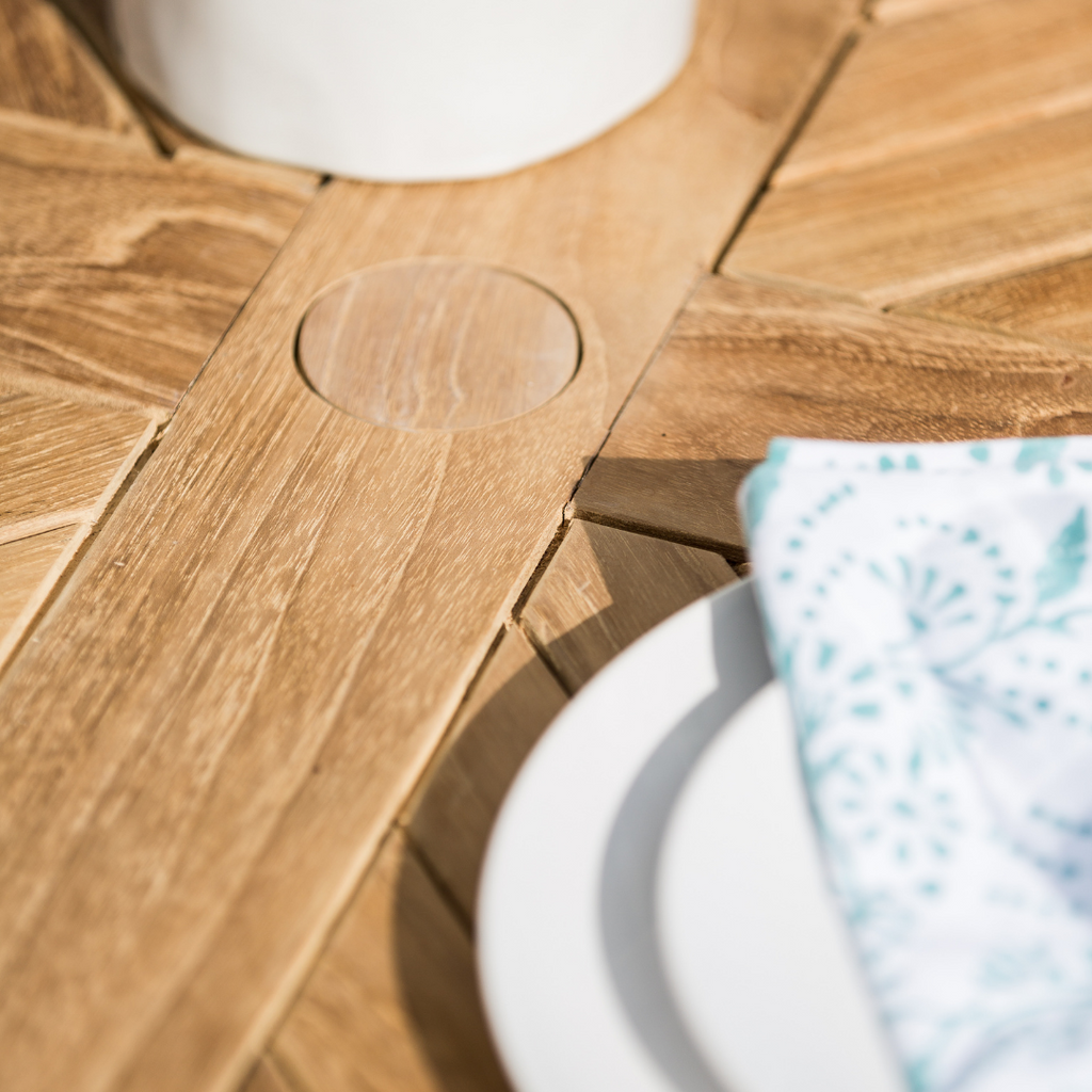 Daisy Round Pedestal Table (3 Sizes)