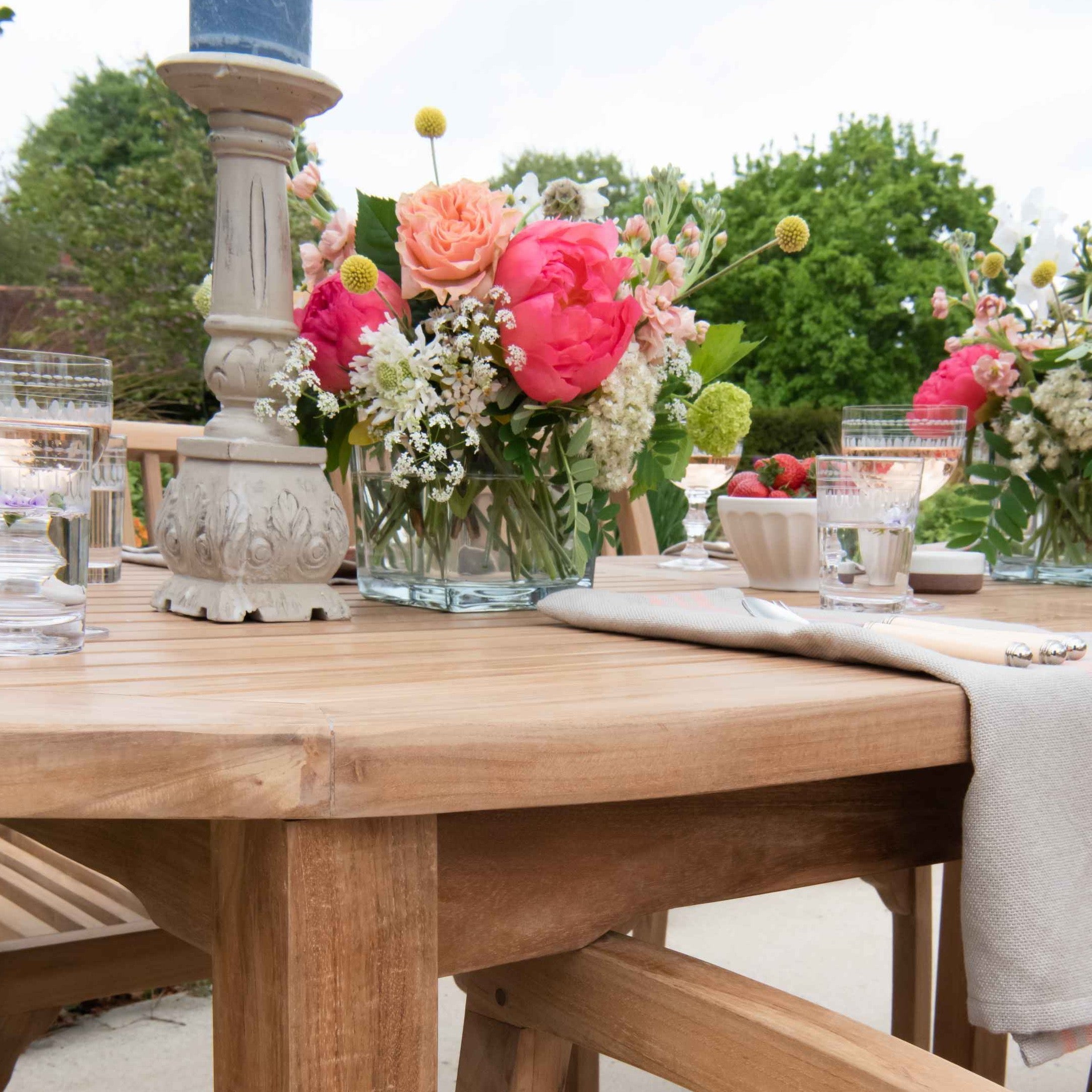 Lily Oval Table